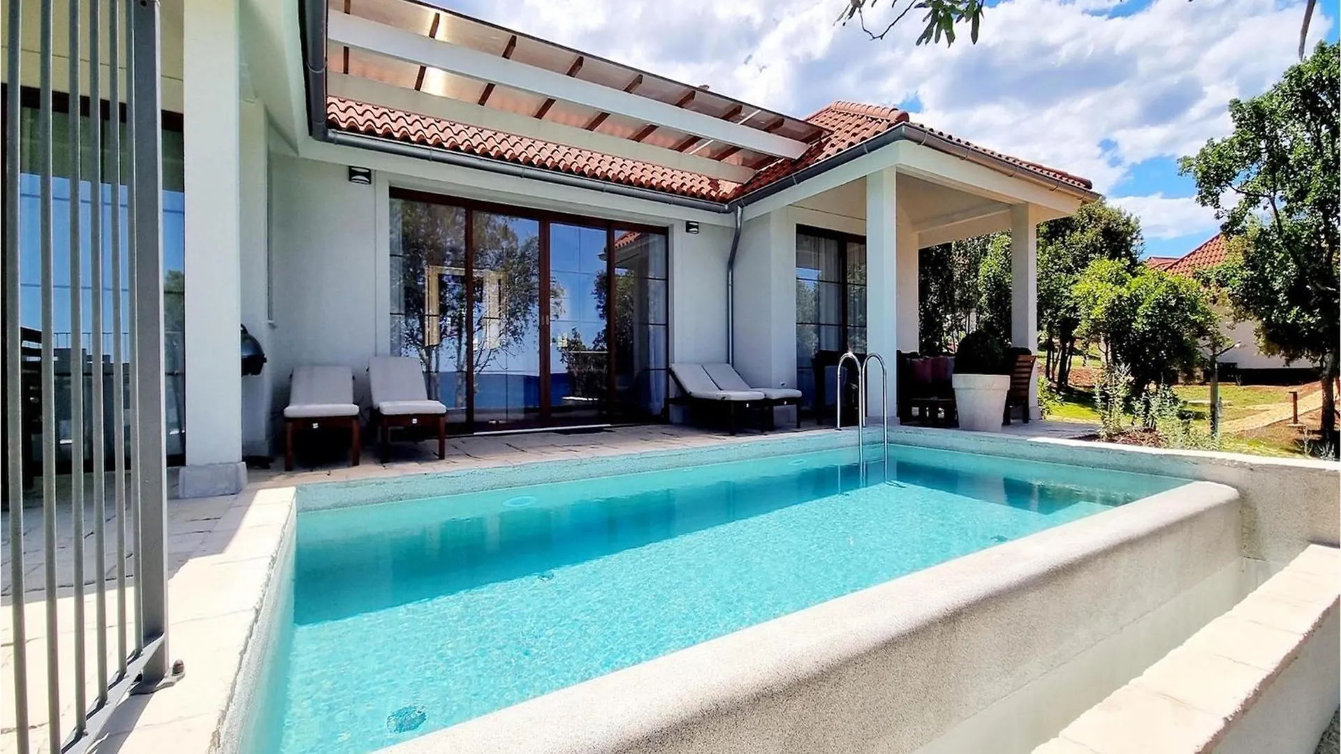 Luxury Beach Villas Porto Bus Pula 0*,  Croatia